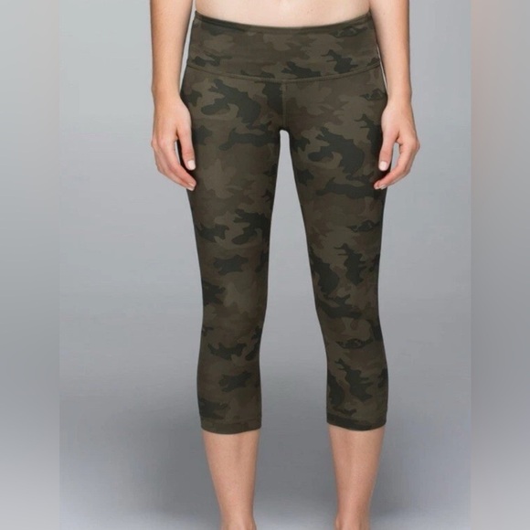 Lululemon Wunder Under Crop Full-On Luxtreme‎ Savasana Camo Fatigue Green Size 4 - Picture 1 of 6